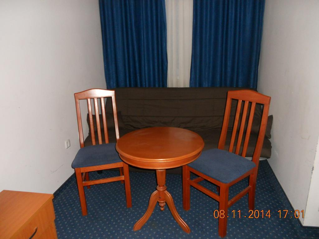 Family Hotel Helios Sevlievo Oda fotoğraf