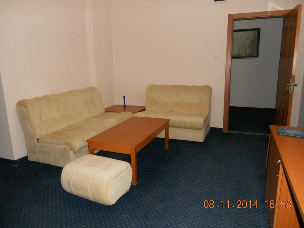 Family Hotel Helios Sevlievo Oda fotoğraf