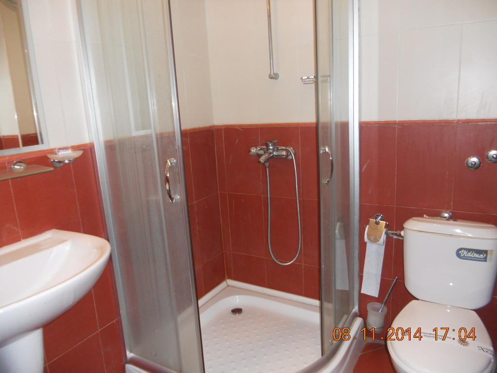 Family Hotel Helios Sevlievo Oda fotoğraf